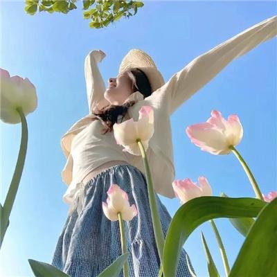 穿黑衣的女孩 在线观看